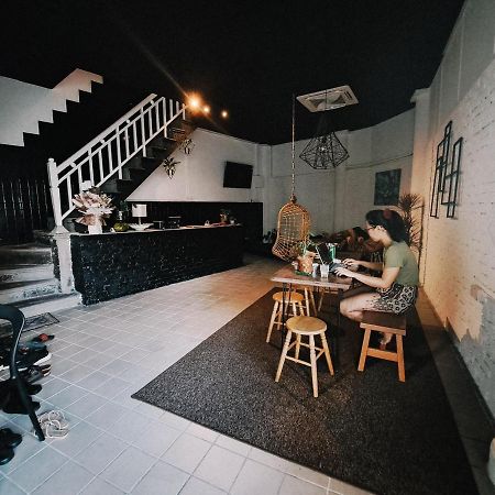 111 Hutton Lane Hostel ジョージタウン エクステリア 写真