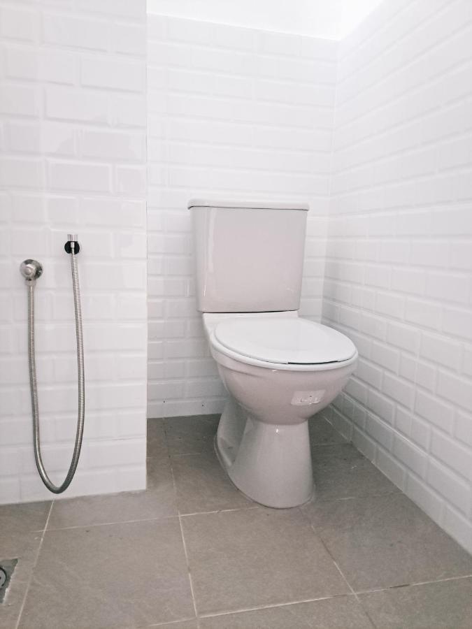 111 Hutton Lane Hostel ジョージタウン エクステリア 写真