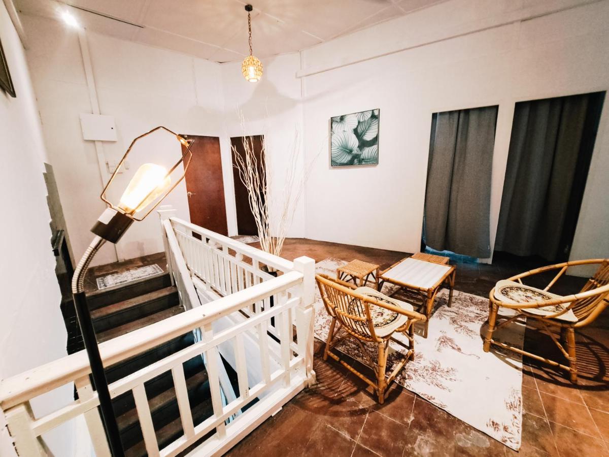 111 Hutton Lane Hostel ジョージタウン エクステリア 写真