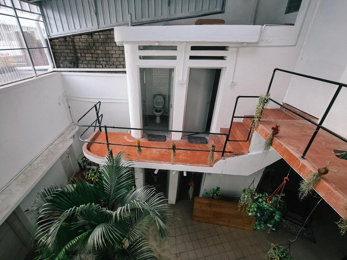 111 Hutton Lane Hostel ジョージタウン エクステリア 写真