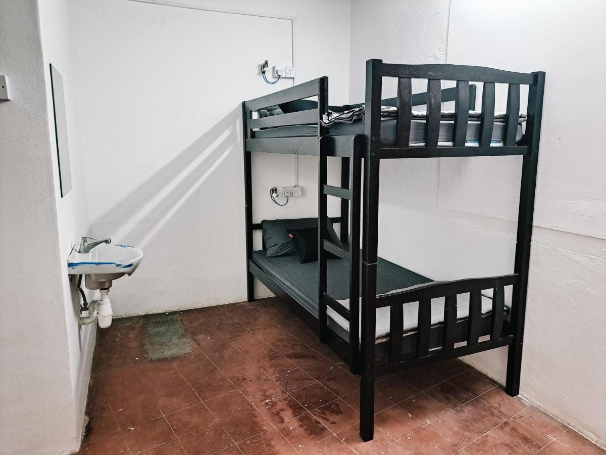 111 Hutton Lane Hostel ジョージタウン エクステリア 写真