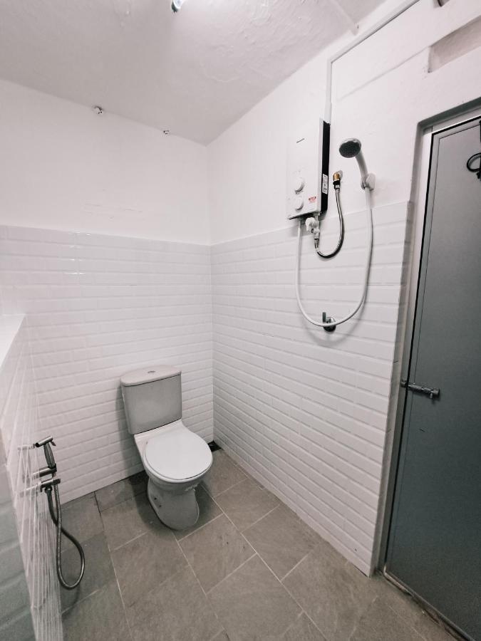 111 Hutton Lane Hostel ジョージタウン エクステリア 写真