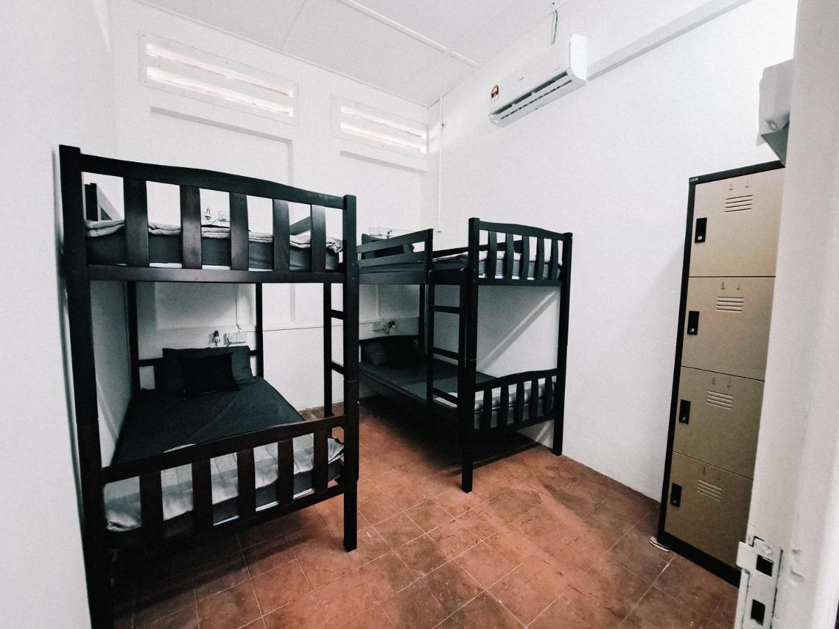 111 Hutton Lane Hostel ジョージタウン エクステリア 写真