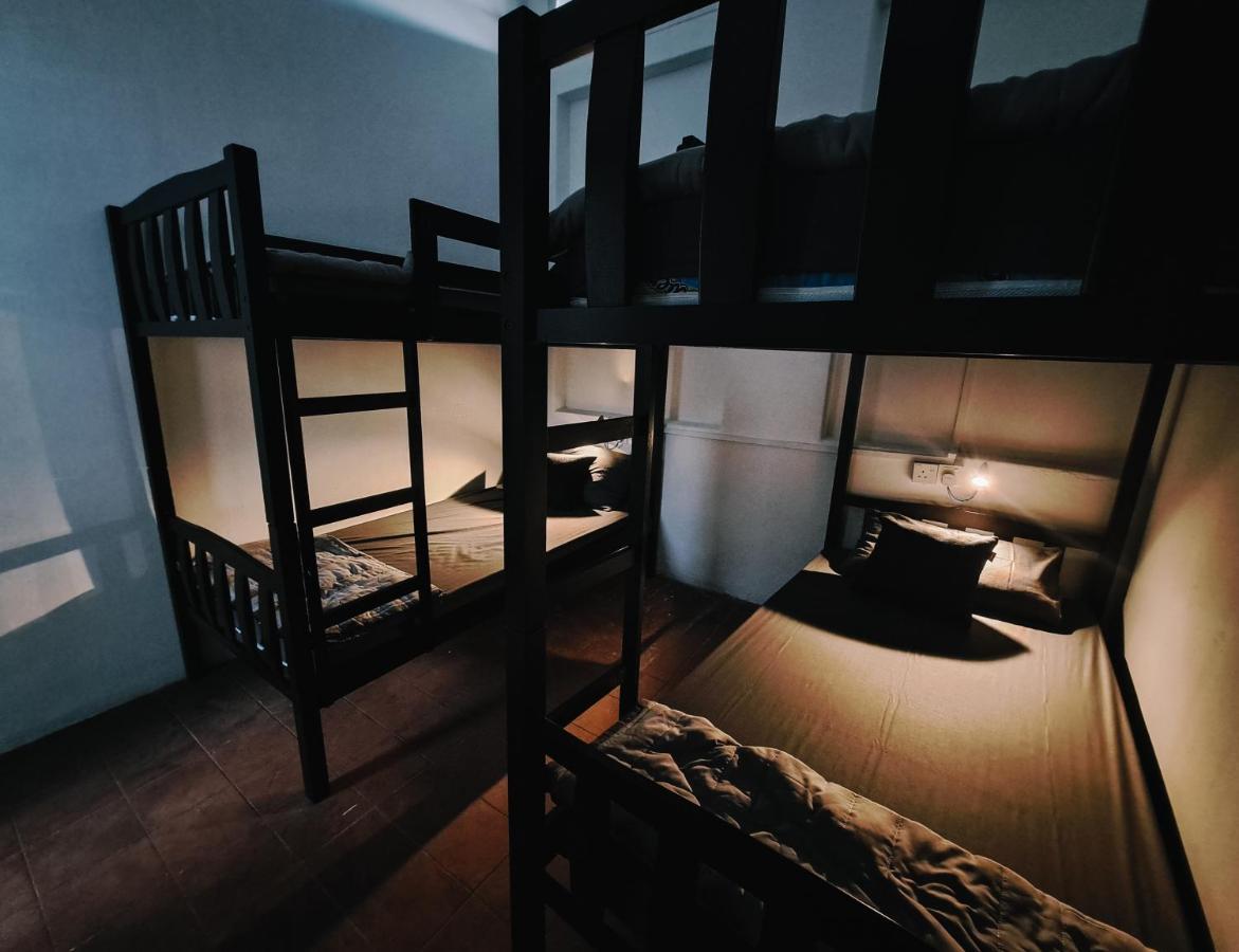 111 Hutton Lane Hostel ジョージタウン エクステリア 写真