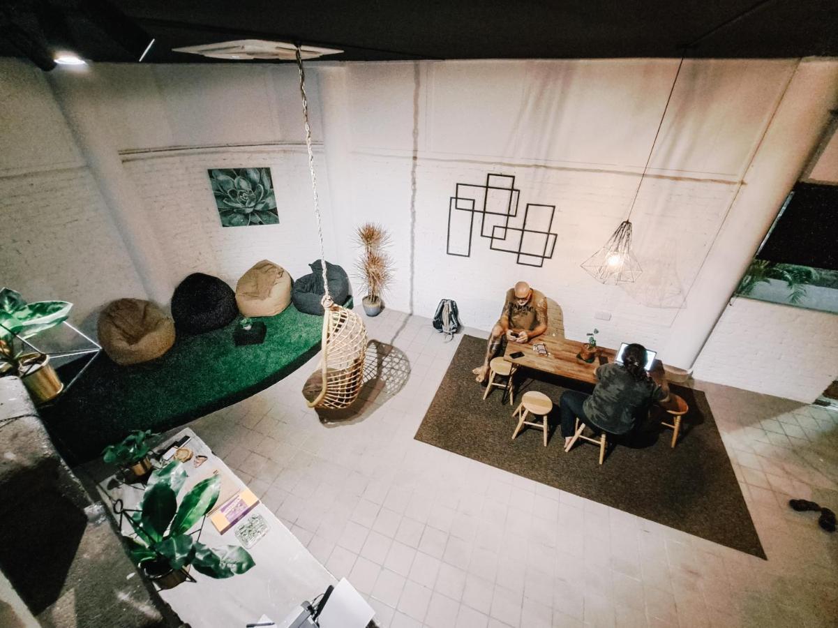 111 Hutton Lane Hostel ジョージタウン エクステリア 写真
