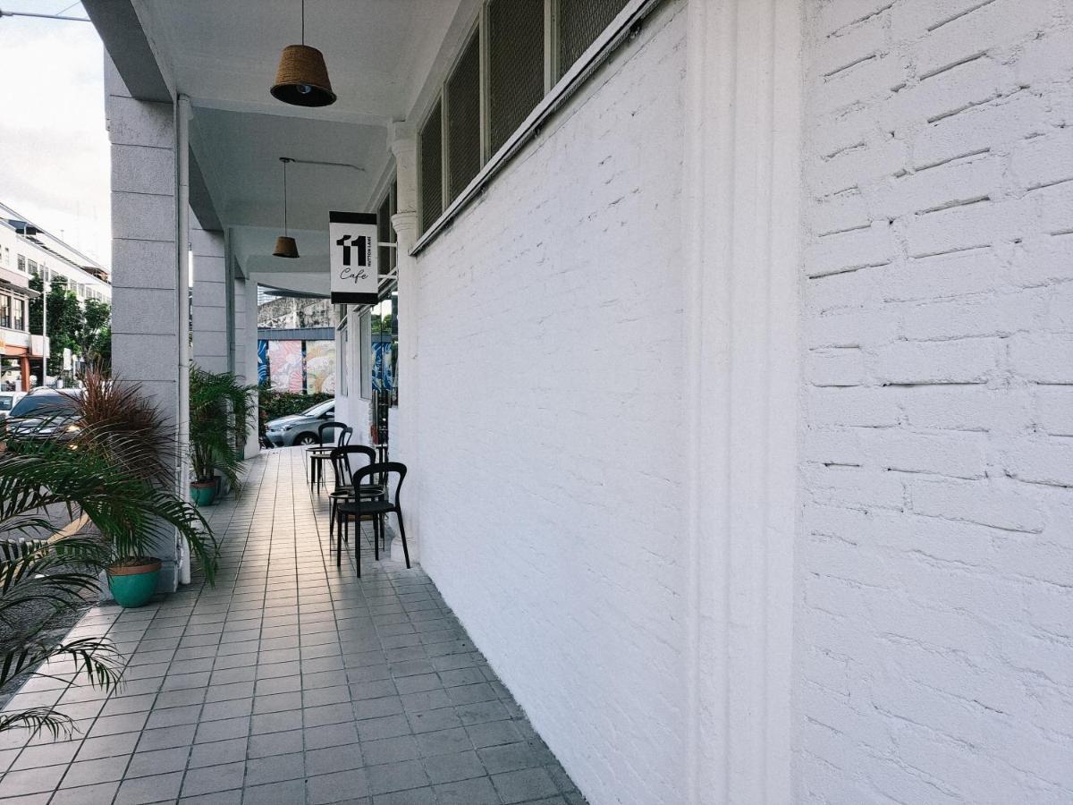 111 Hutton Lane Hostel ジョージタウン エクステリア 写真