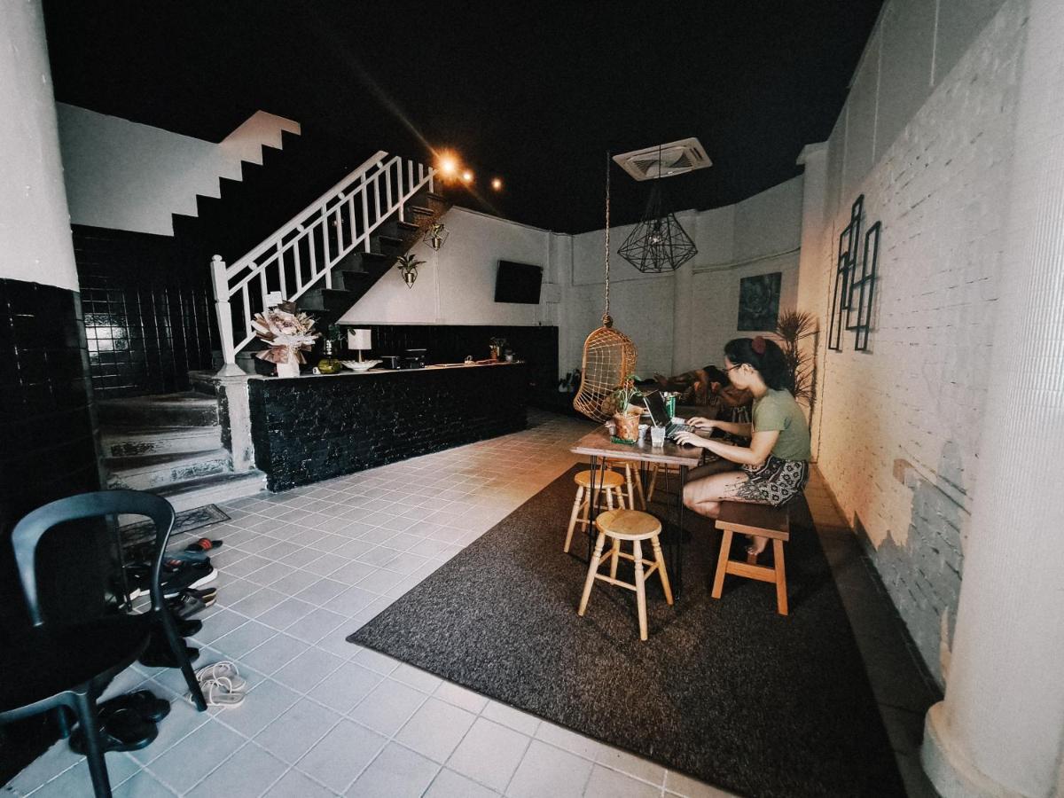 111 Hutton Lane Hostel ジョージタウン エクステリア 写真